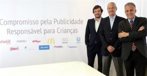 Fernando Calia (PepsiCo), Flavio de Souza (Nestlé) e Victor Bicca (Coca-Cola). Foto: divulgação.