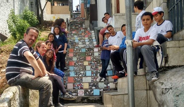 Estudantes fizeram mosaicos em uma escadão abandonado. Foto: Divulgação