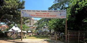 A praia urbana, tem chuveiros, uma feira orgânica, bar e restaurante. Foto: Helvio Romero.