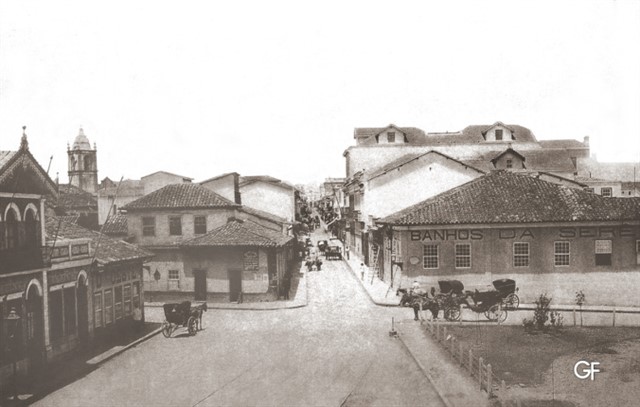 Largo São Bento em 1887. A rua na foto, à esquerda, é a Boa Vista em seu final.