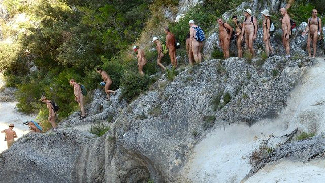Mais de 2,6 milhões de pessoas na França fazem do nudismo um hábito regular, de acordo com a Associação de Naturismo France 4. Foto: Bertrand Guay / AFP.