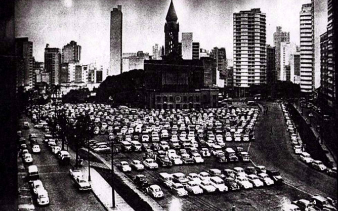 A praça Roosevelt em 1970. Foto: Revista Acrópole, n.o 32, edição 379 - novembro de 1970.
