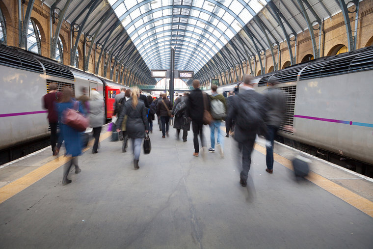 studo realizado pela Transport for London revelou que passageiros usam 18 rotas diferentes entre duas estações, muitos deles usando caminhos mais longos. Foto: Shutterstock