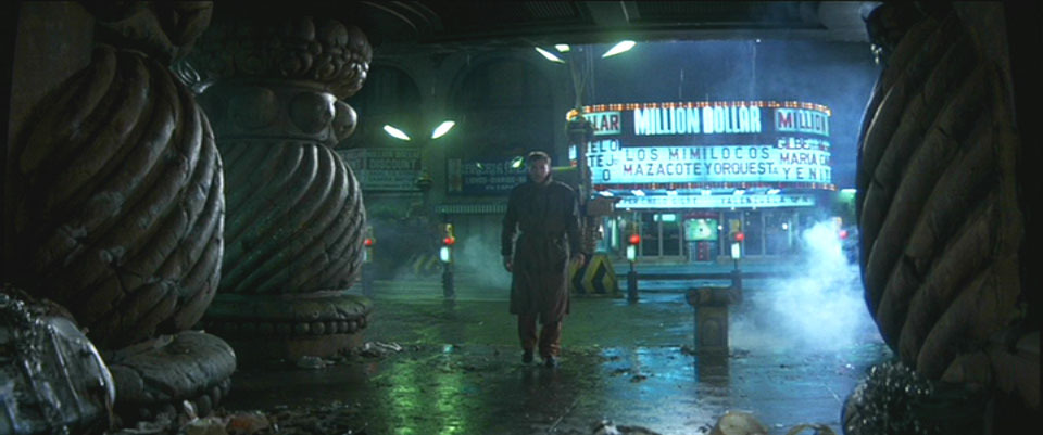 Em Blade Runner, a arquitetura gótica é sinistra. Imagem © 1982 Warner Bros. Entertainment Inc. 