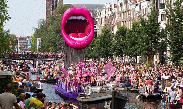 Parada LGBT em Amsterdam, capital da Holanda. Foto: Getty Images.