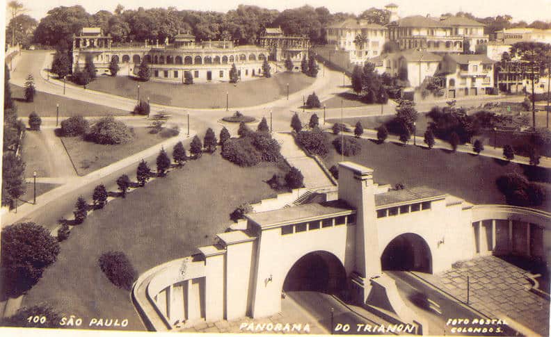 Em 1945, Avenida e Túnel 9 de Julho e, o Trianon, local onde, mais tarde, foi construído o MASP. Imagem: Cartões Colombo / Reprodução.