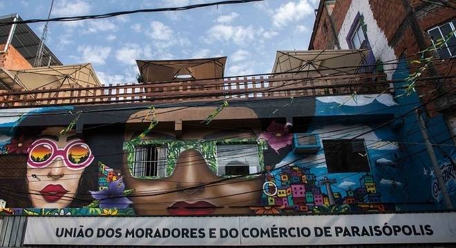 Horta fica em laje da União dos Moradores de Paraisópolis, na zona sul de São Paulo. Foto: Edu Garcia / R7.