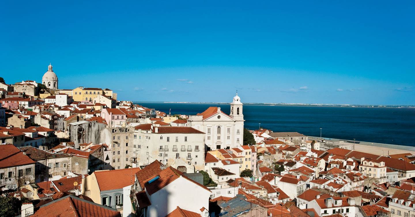 Lisboa e a vista do Rio Tejo a partir do Bairro Alto. Foto: Ana Paula Carvalho / Condé Nast Traveller