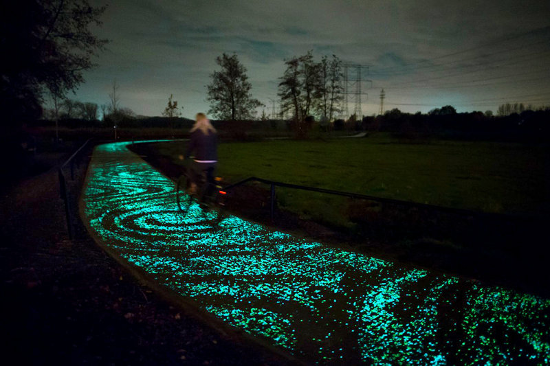 Ciclovia "Noite Estrelada", com lâmpadas LED, inspirada em Van Gogh na região de Eindhoven, Holanda. Foto: Divulgação.