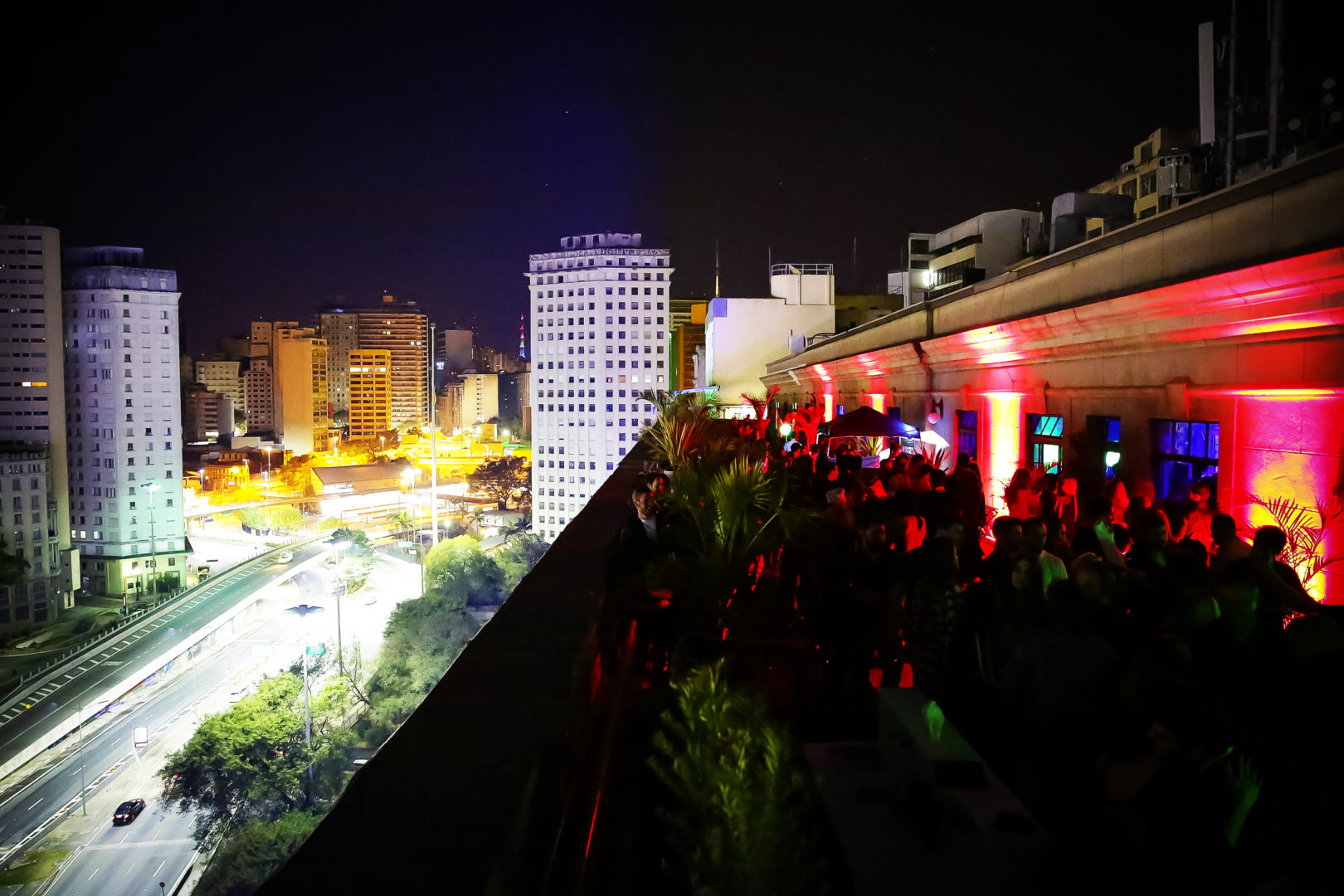 Ambiente do AIR Rooftop no centro de São Paulo. Foto: Ali Karakas.