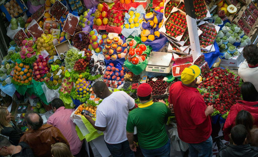 Banca de frutas no Mercado Municipal, o Mercadão. Foto: Artur Luiz dos Santos.