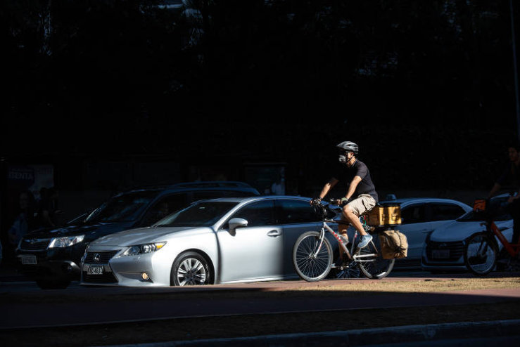 As viagens por bicicleta experimentaram leve aumento de 0,8% para 1% dos deslocamentos na Grande São Paulo. Foto: Diego Padgurski / Folhapress. 