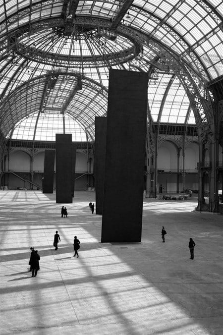 Promenade, 2008. Grand Palais, Paris. Obra de Richard Serra. Foto: Lorenz Kienzle.