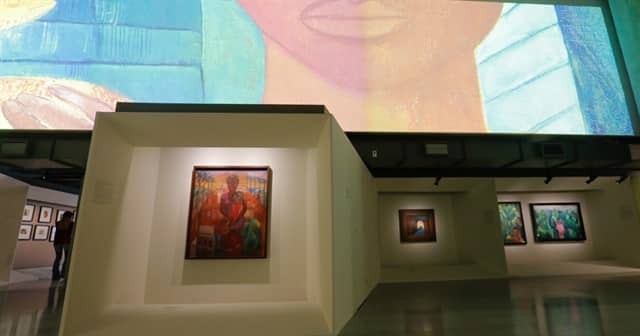 Vídeo instalado no espaço da exposição mostra detalhes das obras de Lasar Segall. Foto: Marcos Santos/USP Imagens.