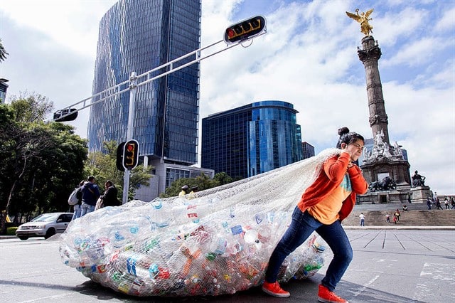  Medidas como essas ajudam a criar a consciência que se expande globalmente com a adoção de novos hábitos de consumo. Foto: Argelia Zacatzi / Greenpeace.