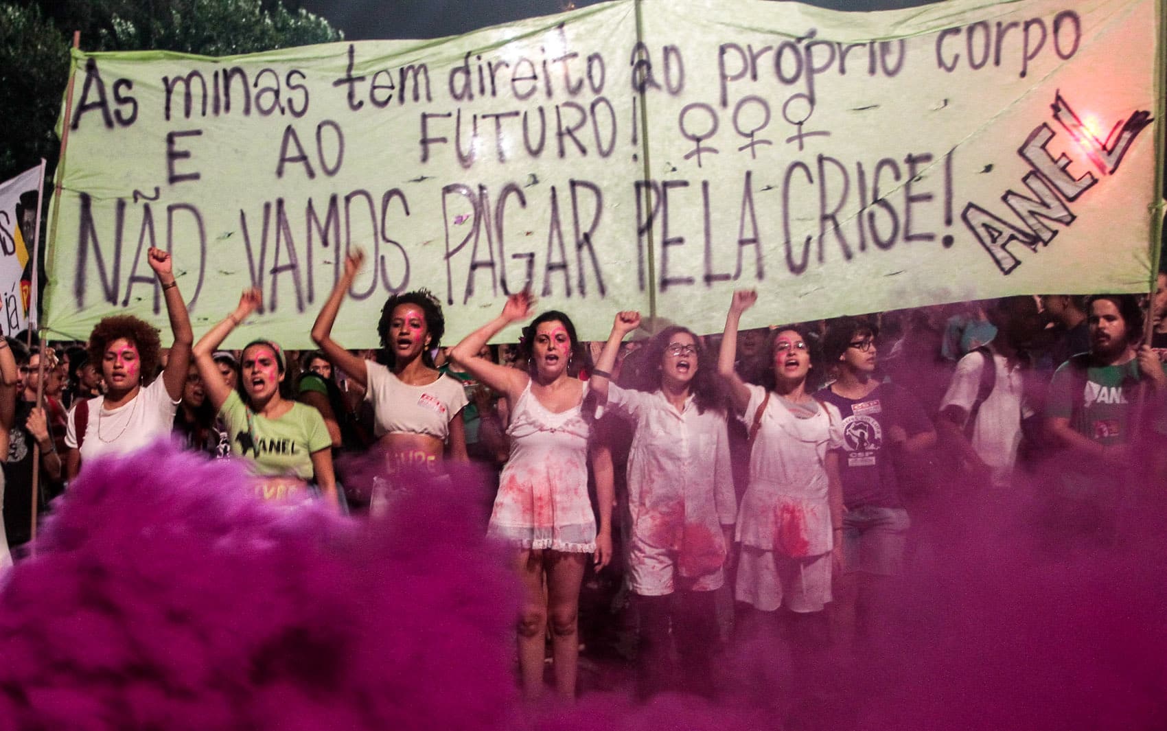 Mulheres fazem marcha pela legalização do aborto, fim da violência contra a mulher e do rasismo para marcar o Dia Internacional da Mulher na Avenida Paulista, em São Paulo. Foto: Leonardo Benassatto /  Estadão Conteúdo.