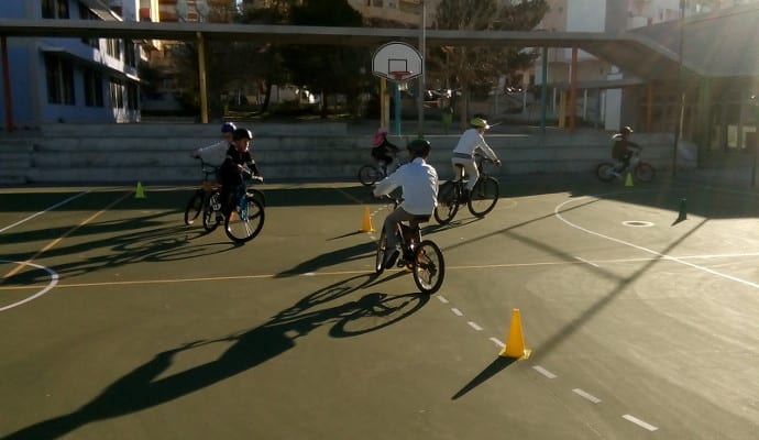 Aprender a pedalar será, nos próximos anos, obrigatório para as crianças a partir do ensino básico em Portugal. Foto: Bikes World.