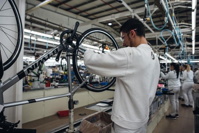 Portugal: ao segundo produtor europeu de bicicletas só falta... pedalar. Foto: Teresa Pacheco Miranda / Público.