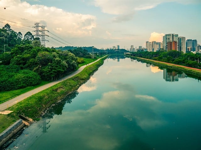 A Marginal e o Rio Pinheiros na Zona Sul em São Paulo. Foto: CicloVivo