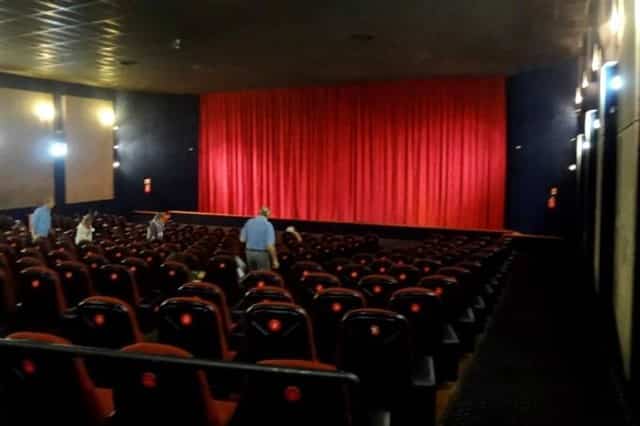 Espectadores na sala 1 do Cinearte na última sessão do cinema. Foto: Blog Salas de Cinema de São Paulo/Veja SP.