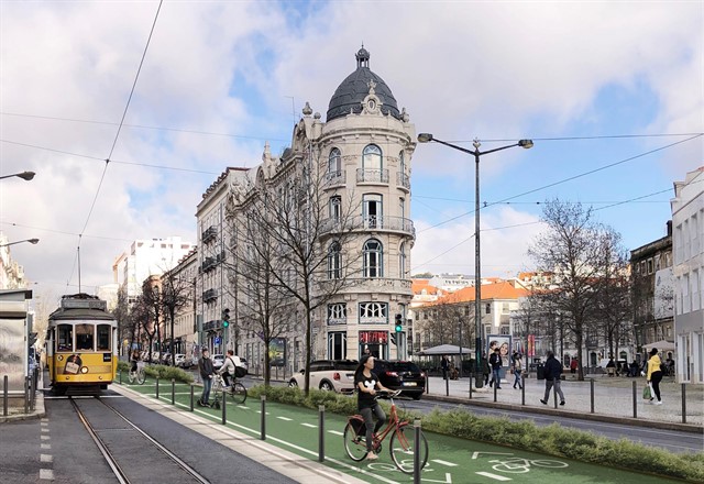 No centro de Lisboa as ruas darão lugar a ciclovias e calcadões para reduzir as emissões de poluentes. Imagem: CML.