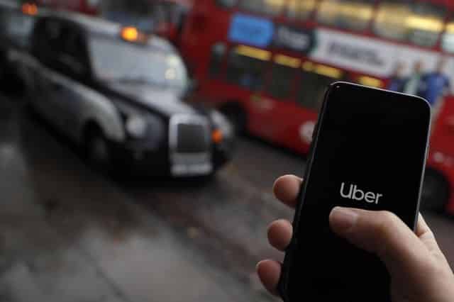Advogados e líderes sindicais dizem que a decisão do Uber vai provocar uma mudança na chamada economia de "gig". Foto: Kirsty Wigglesworth / AP.