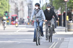 A Prefeitura de Londres planeja ampliar os pavimentos e introduzir ciclovias temporárias na cidade depois do período de isolamento. Foto: AFP / Getty Images.