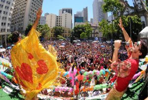 Segundo informações da Prefeitura de São Paulo, 570 blocos desfilarão a partir de 23 de fevereiro até 10 de março. Foto: Shutterstock.