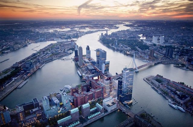 O porto de ou Roterdã é o maior porto marítimo da Europa e um dos três de maior movimentação do mundo. Foto: Rotterdam-Partners.