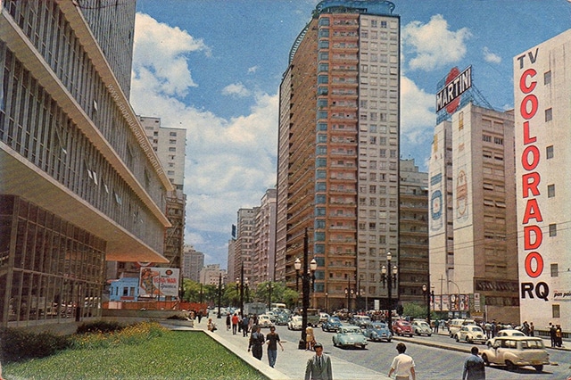 No centro da foto, o Edifício Planalto, construído em 1956 e que tornou-se ícone paulistano. Foto: Divulgação.