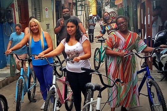 O BikeFavela é um projeto voltado para as mulheres, comunidade LGBTQIA+ e pessoas com mais de 50 anos. Foto: Divulgação.